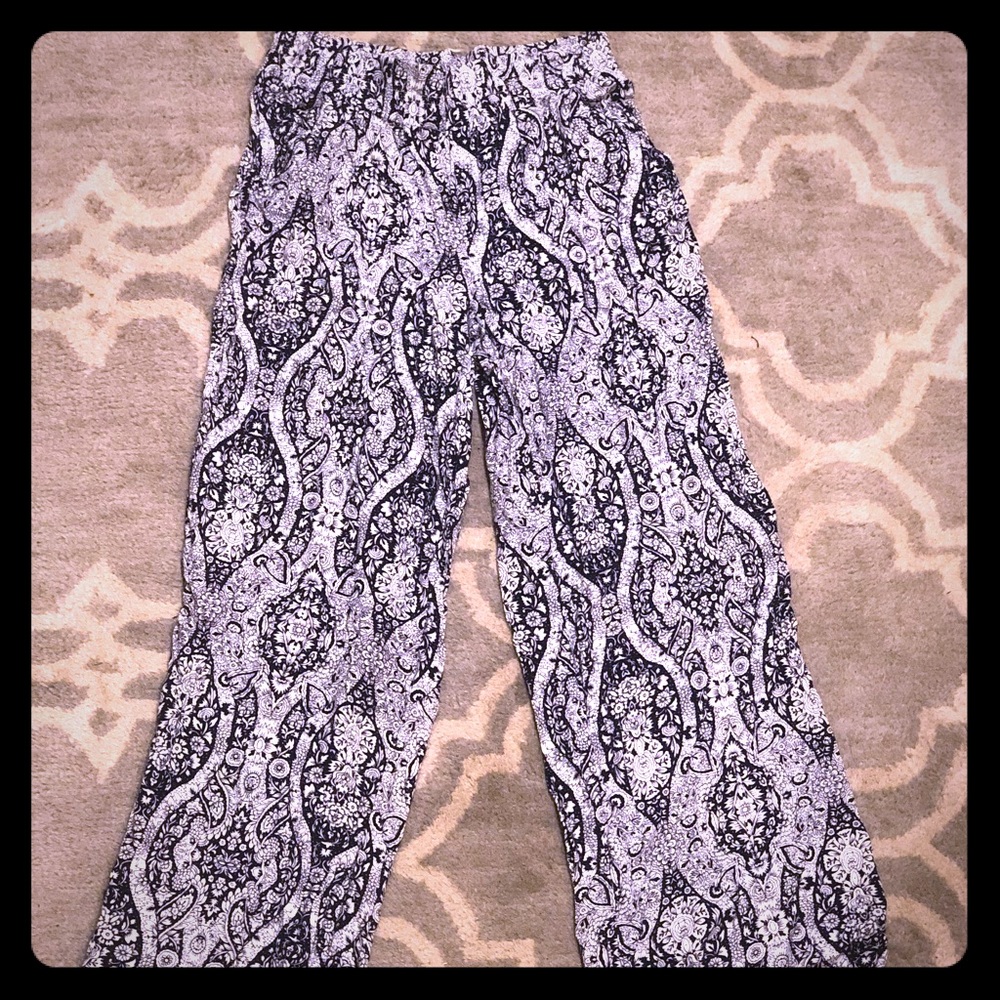 OLIVIACEOUS navy and white Foley pants size S